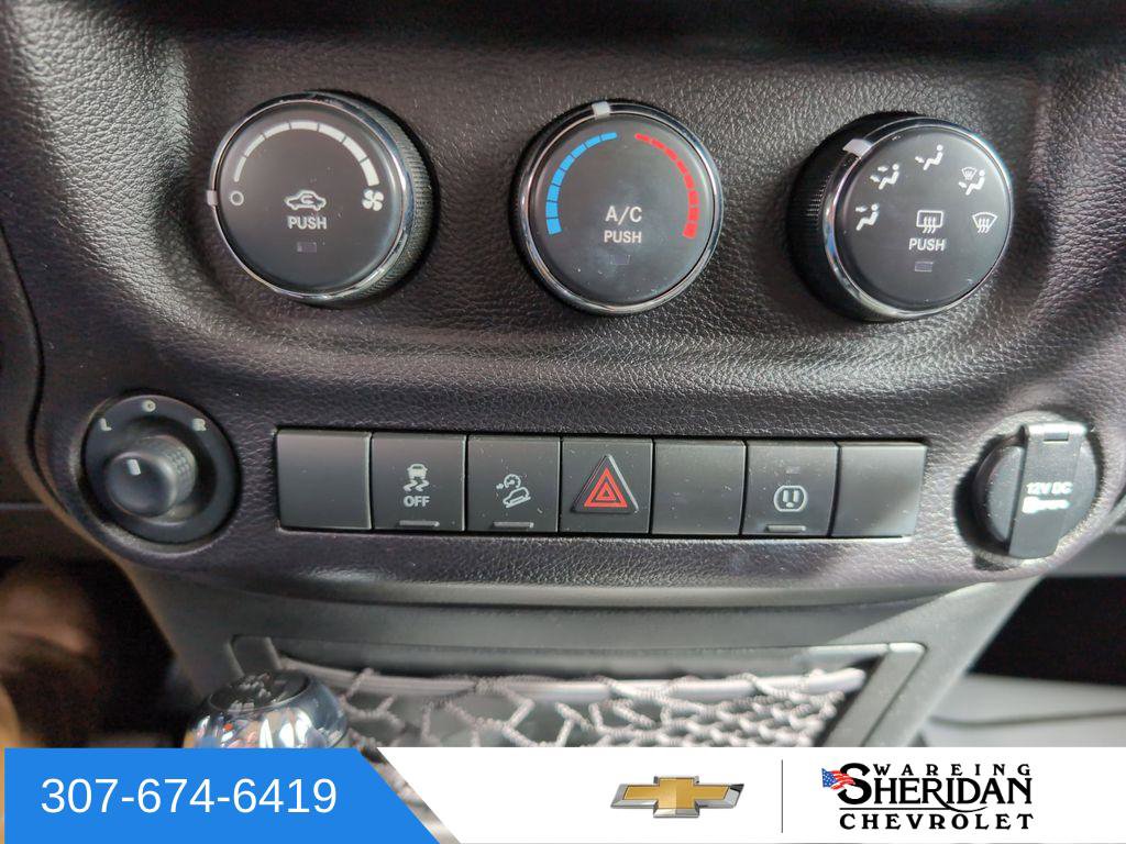 Used 2017 Jeep Wrangler Unlimited Sahara w/ Connectivity Group image 11