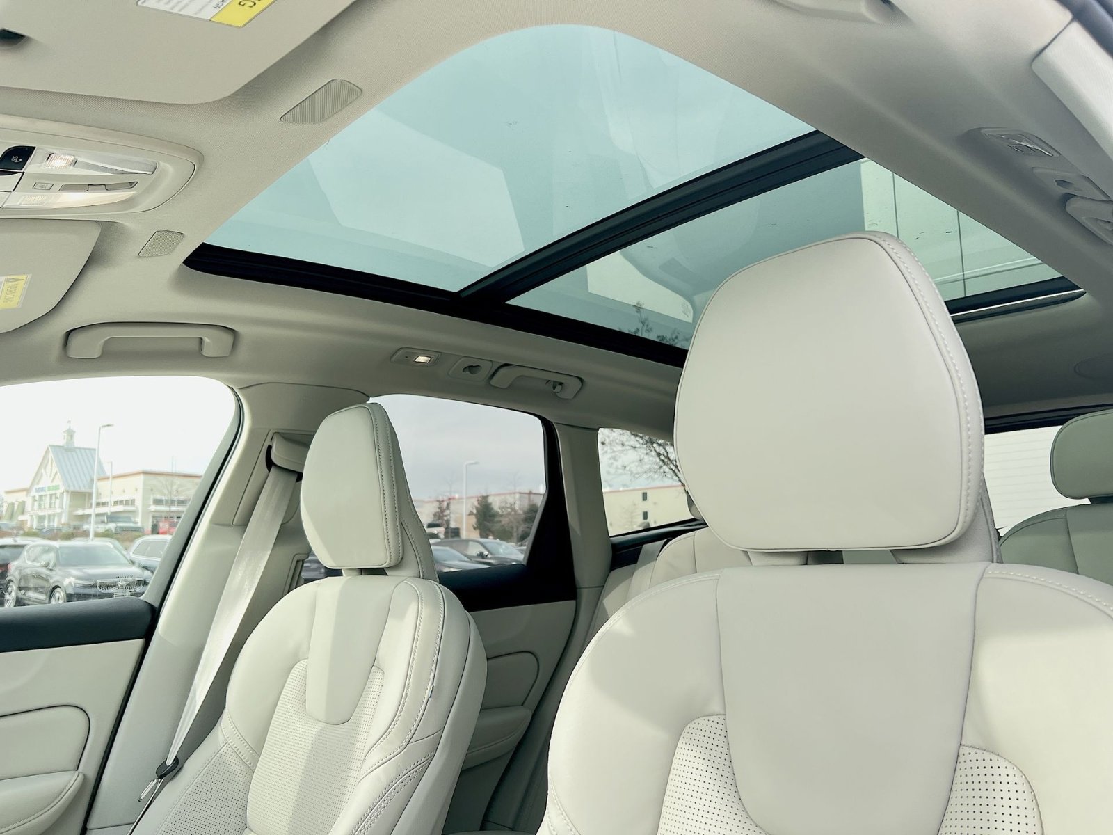 New 2026 Volvo XC60 B5 Ultra w/ Climate Package image 23