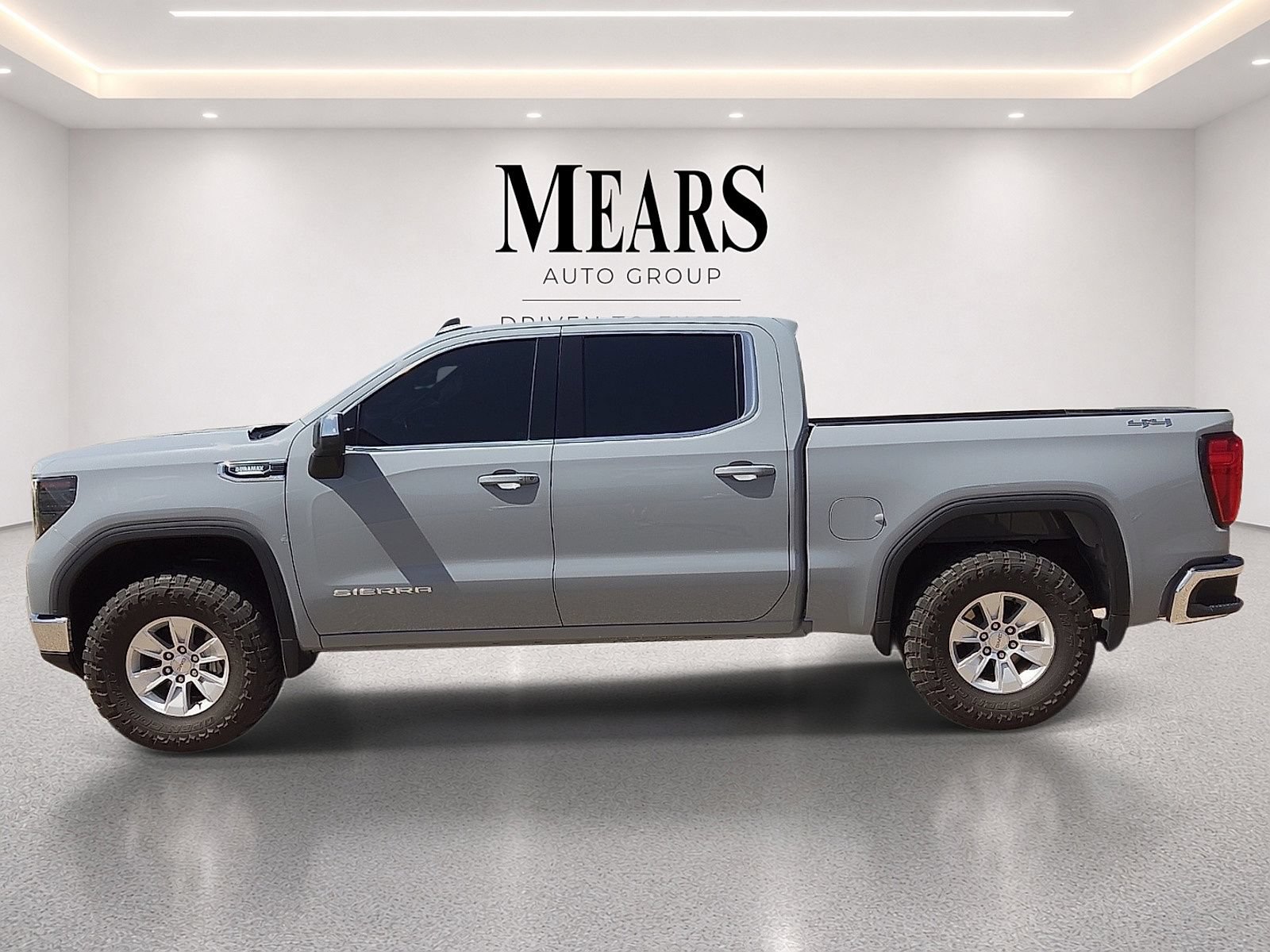 Used 2024 GMC Sierra 1500 SLE AWD/4WD image 2