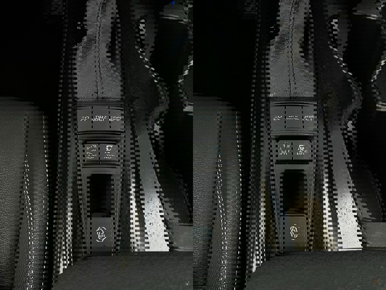 Used 2025 Toyota Camry SE image 23