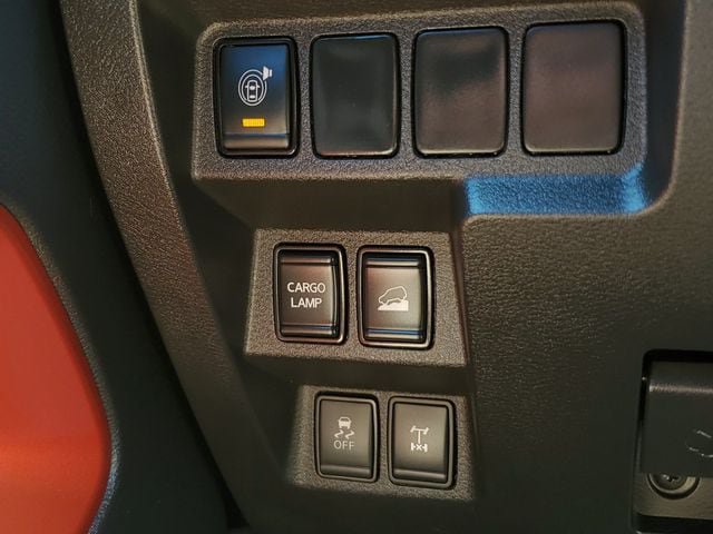 Used 2025 Nissan Frontier PRO-4X AWD/4WD image 33