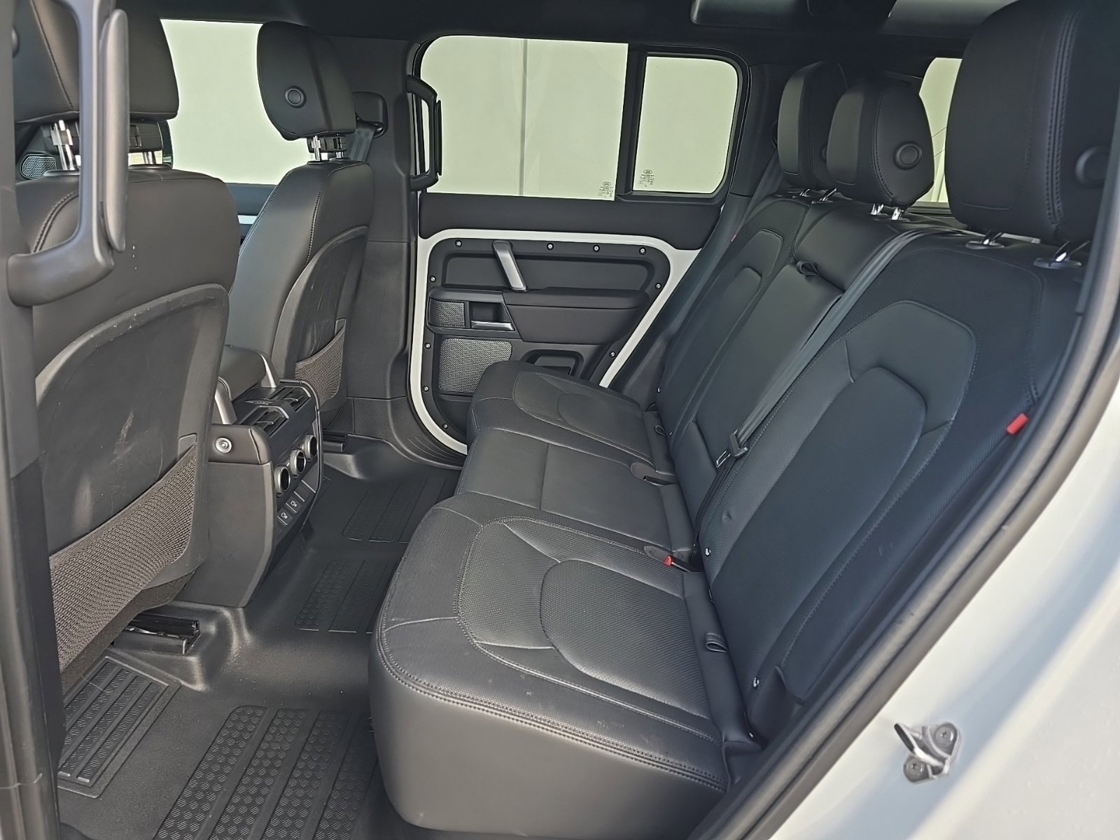 Certified 2024 Land Rover Defender 110 X-Dynamic SE image 8