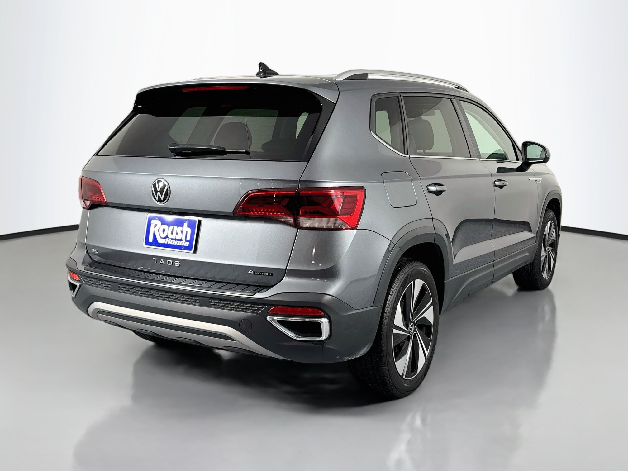 Used 2024 Volkswagen Taos SE AWD/4WD image 5