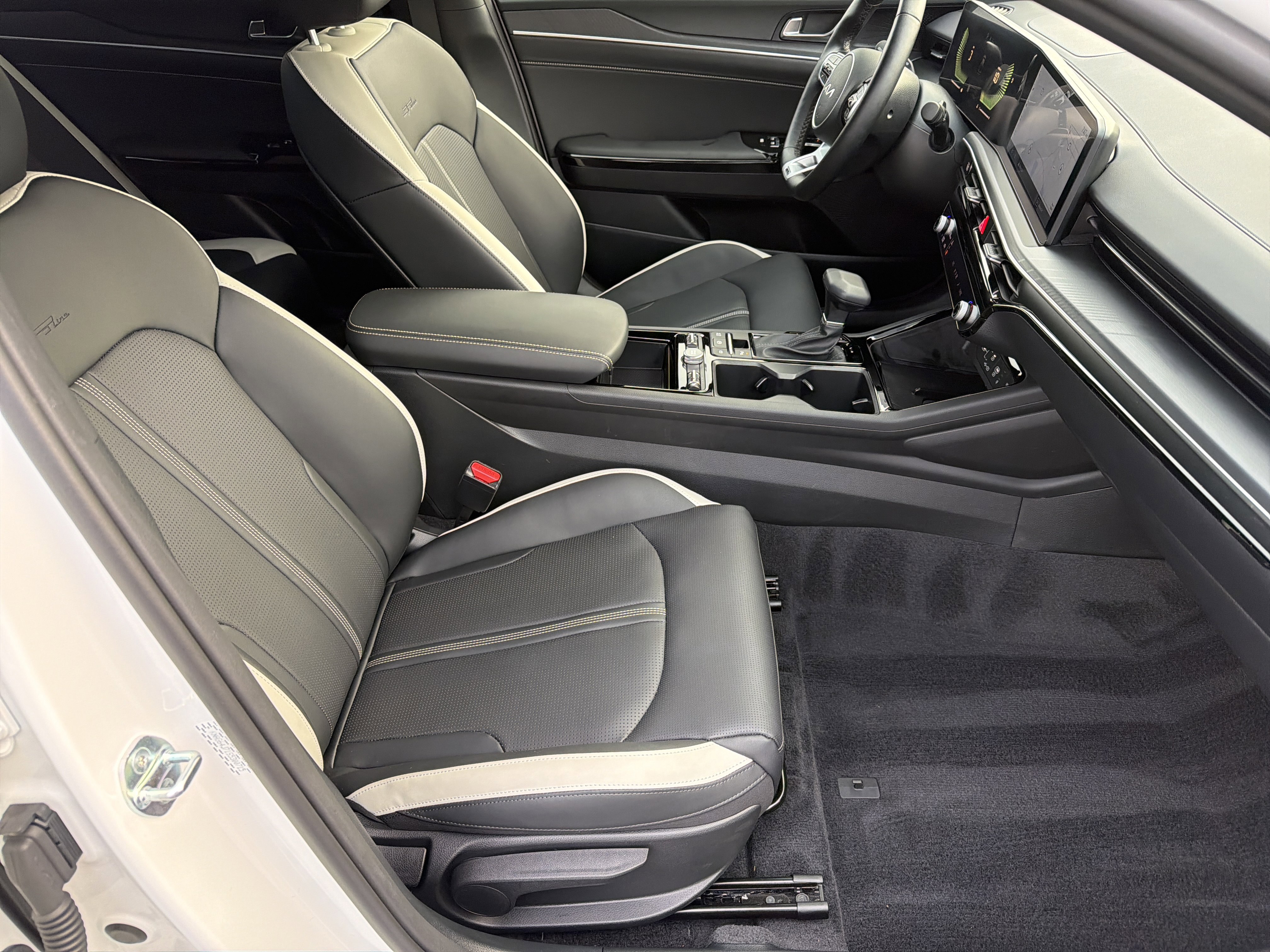 Used 2025 Kia K5 GT-Line w/ GT-Line Premium Package image 13