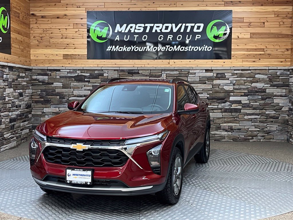 Used 2024 Chevrolet Trax LT w/ Driver Confidence Package FWD image 3