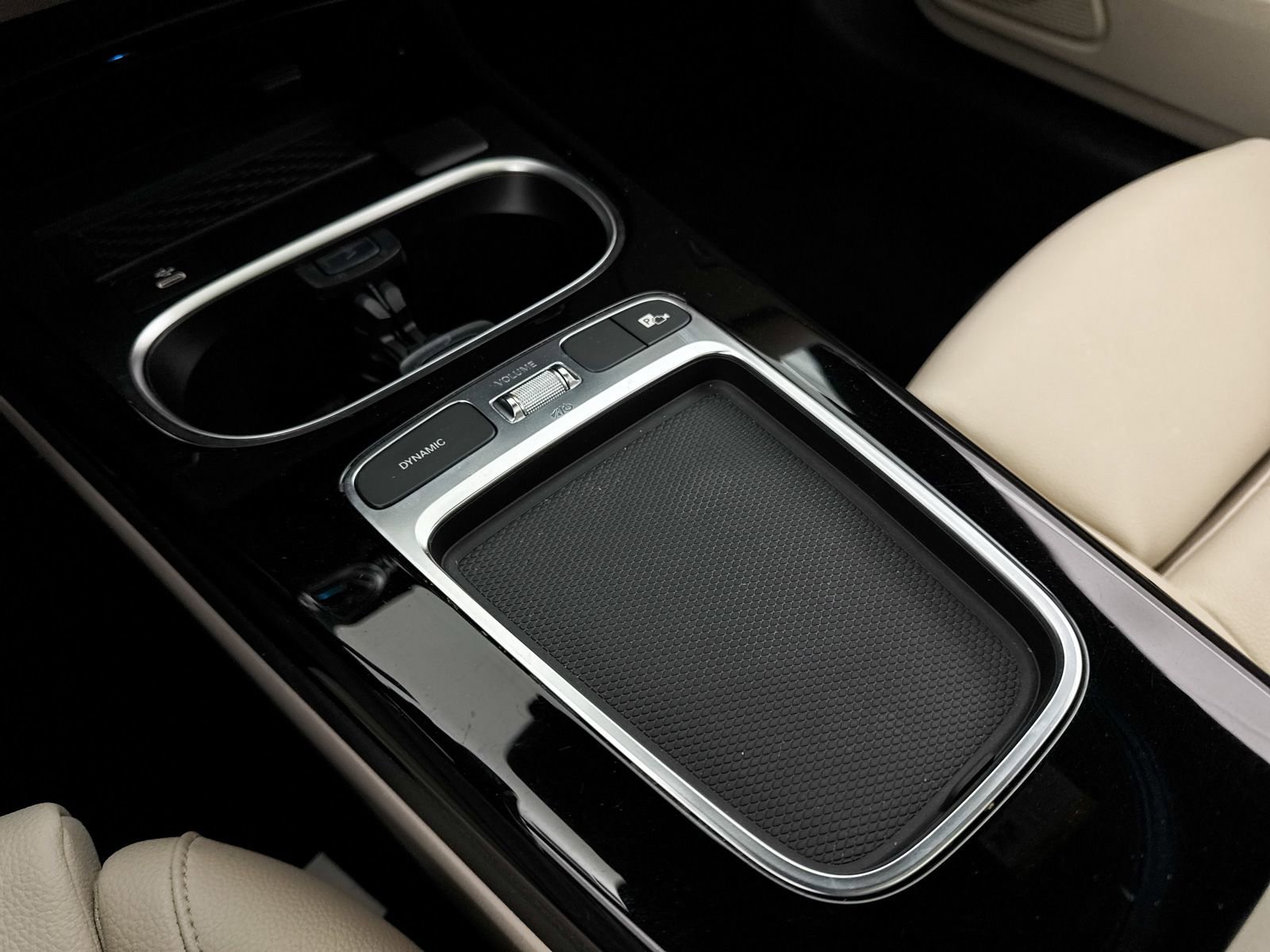 Used 2024 Mercedes-Benz CLA 250 4MATIC image 24