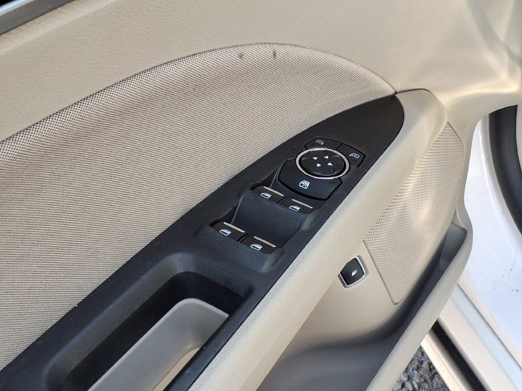 Used 2019 Ford Fusion SE FWD image 14