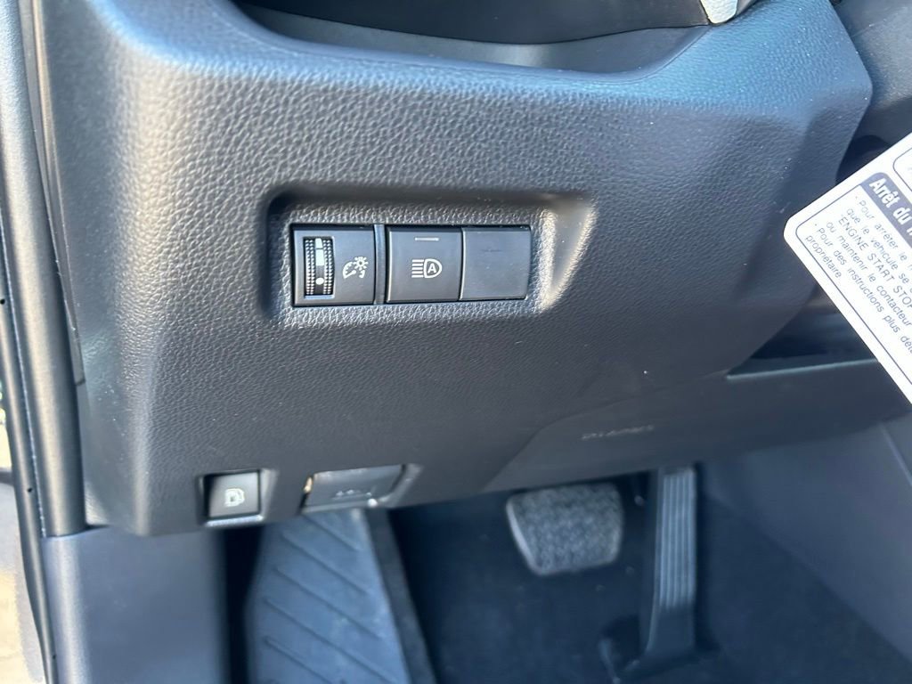 Used 2025 Toyota RAV4 XLE image 25