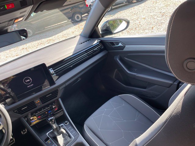 Used 2026 Volkswagen Jetta Sport FWD image 19