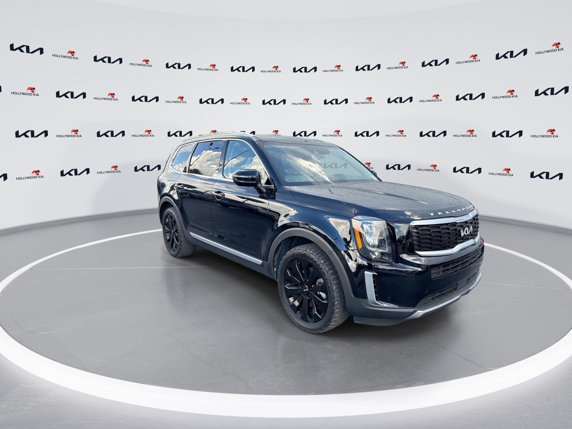 Used 2022 Kia Telluride EX w/ EX Premium Package FWD image 2