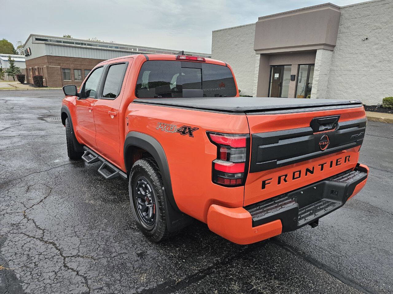 Used 2025 Nissan Frontier PRO-4X w/ Pro Convenience Package image 8