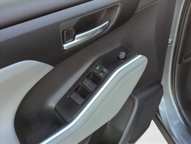 Certified 2026 Toyota Highlander XLE image 8