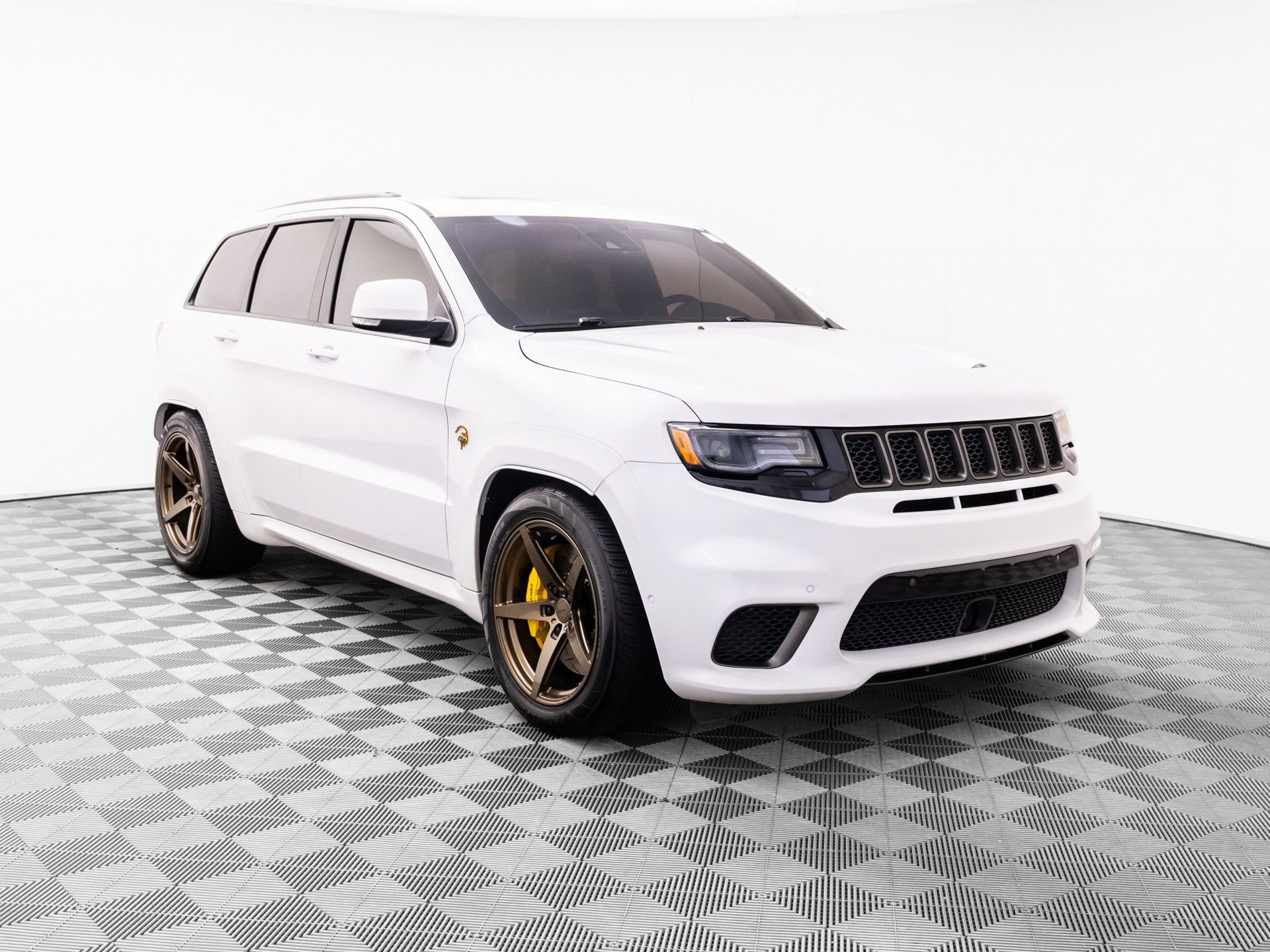 Used 2018 Jeep Grand Cherokee Trackhawk AWD/4WD image 9