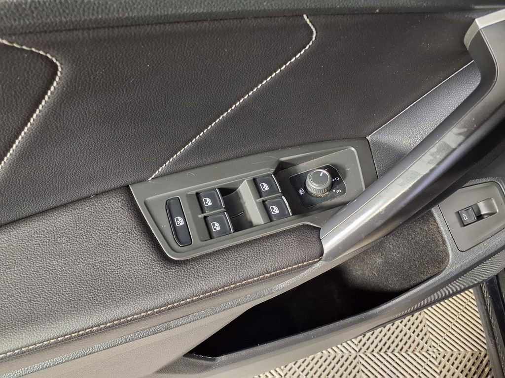 Used 2024 Volkswagen Tiguan SE R-Line image 17