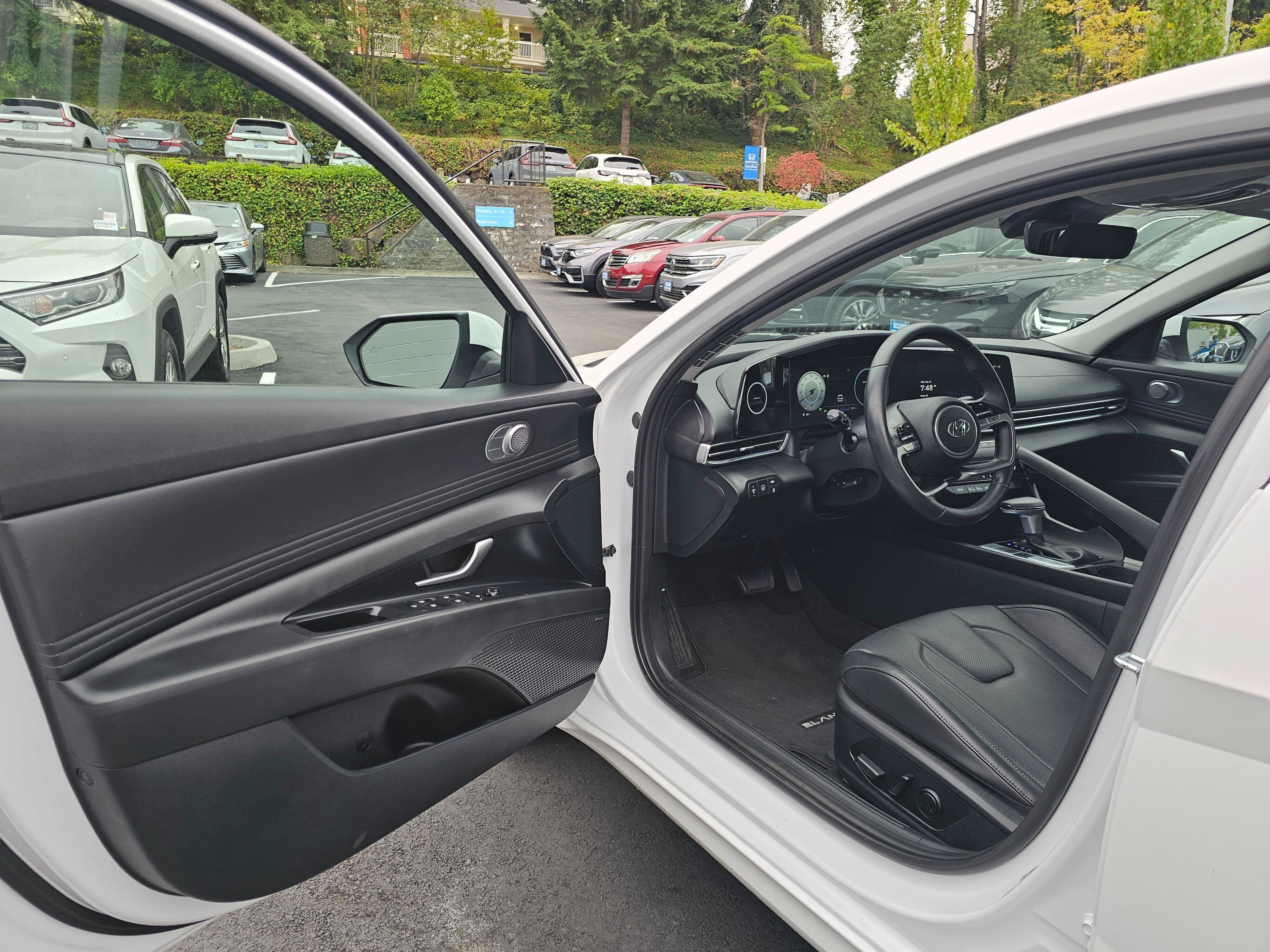 Used 2023 Hyundai Elantra Limited w/ Cargo Package FWD image 23