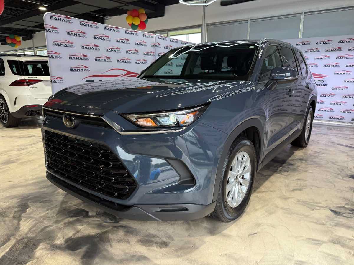 Used 2025 Toyota Grand Highlander AWD image 4