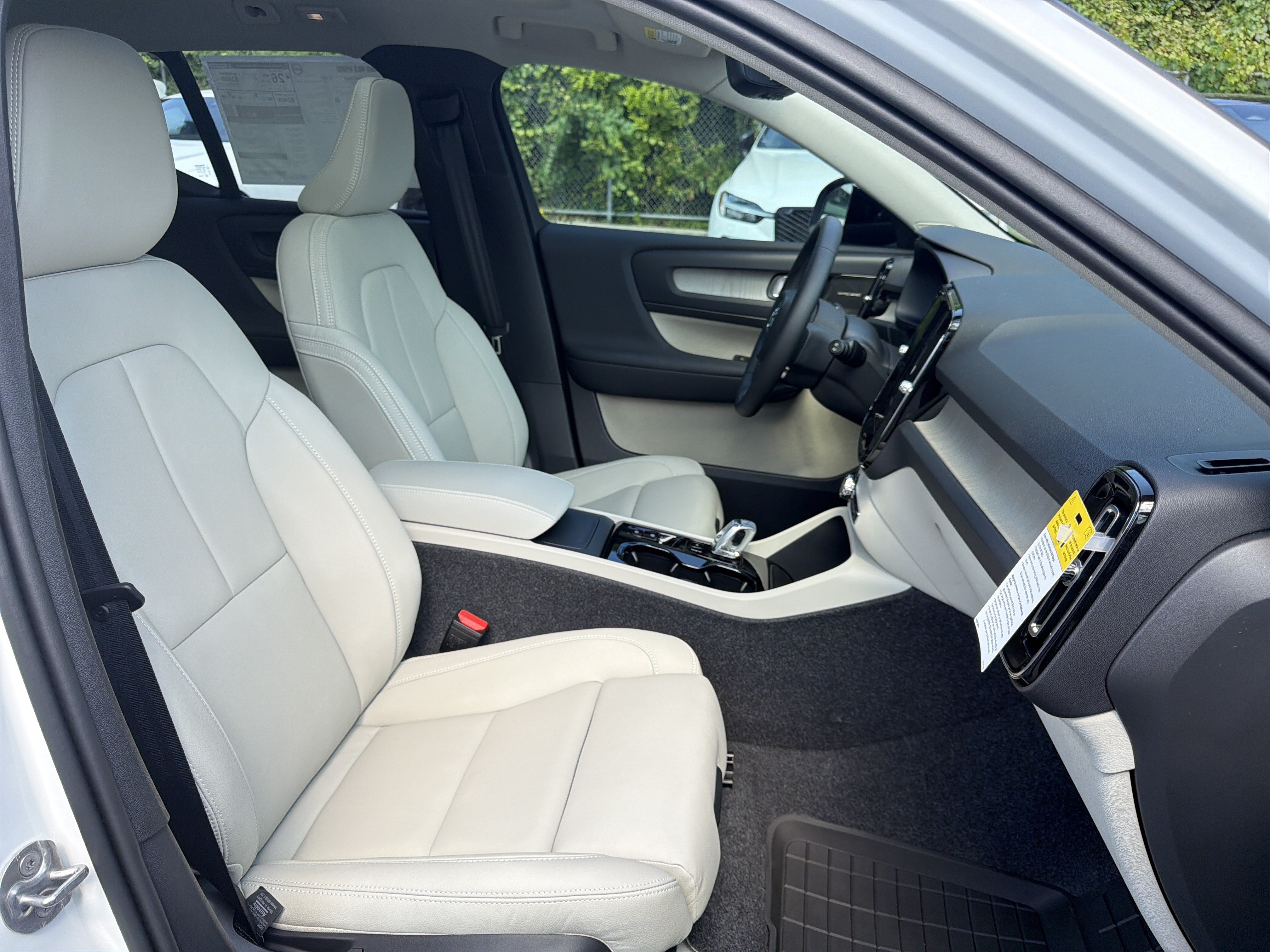 New 2026 Volvo XC40 B5 Ultra w/ Protection Package Premier AWD/4WD image 21