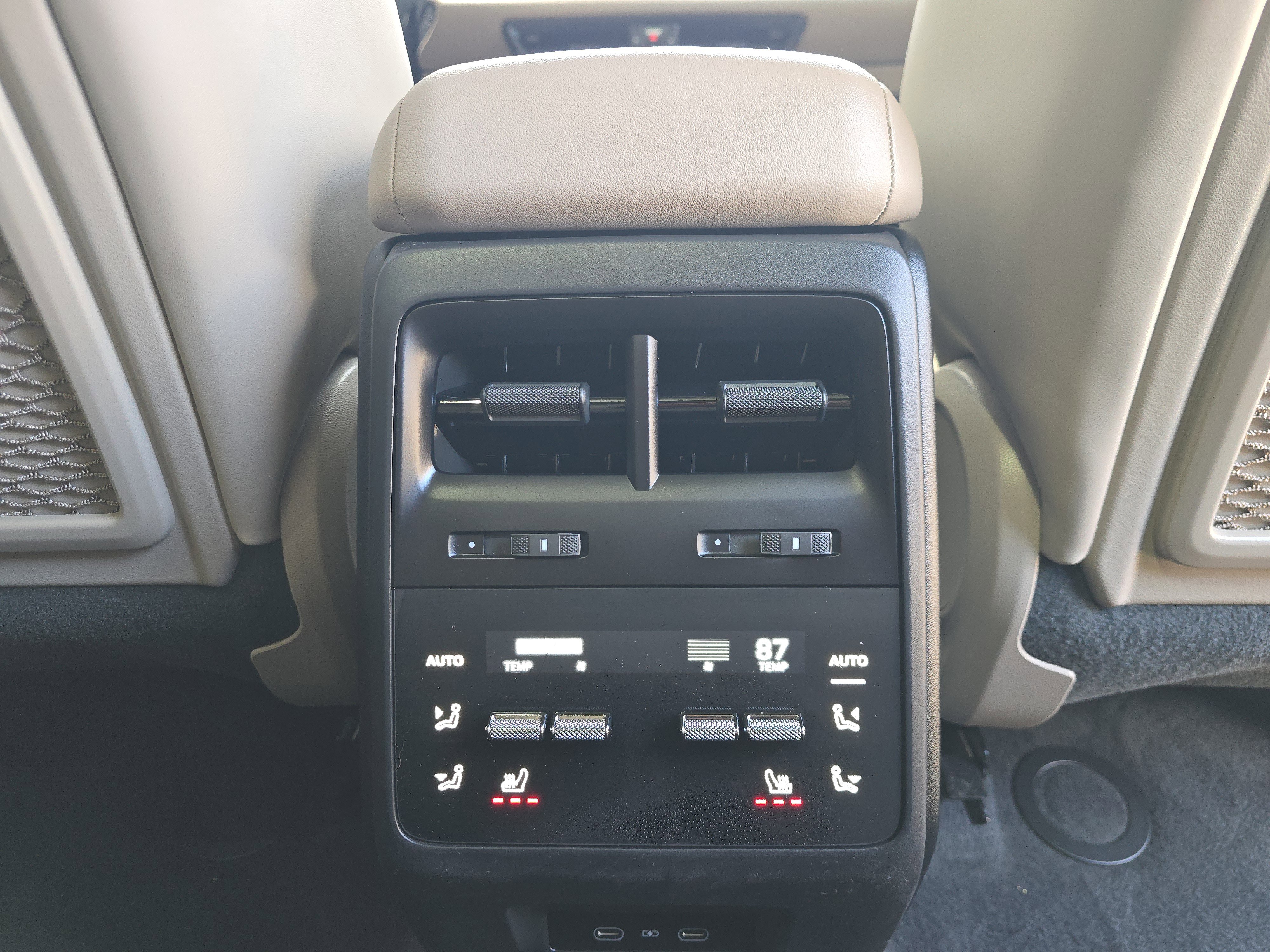 Certified 2025 Porsche Macan 4S Electric AWD/4WD image 22