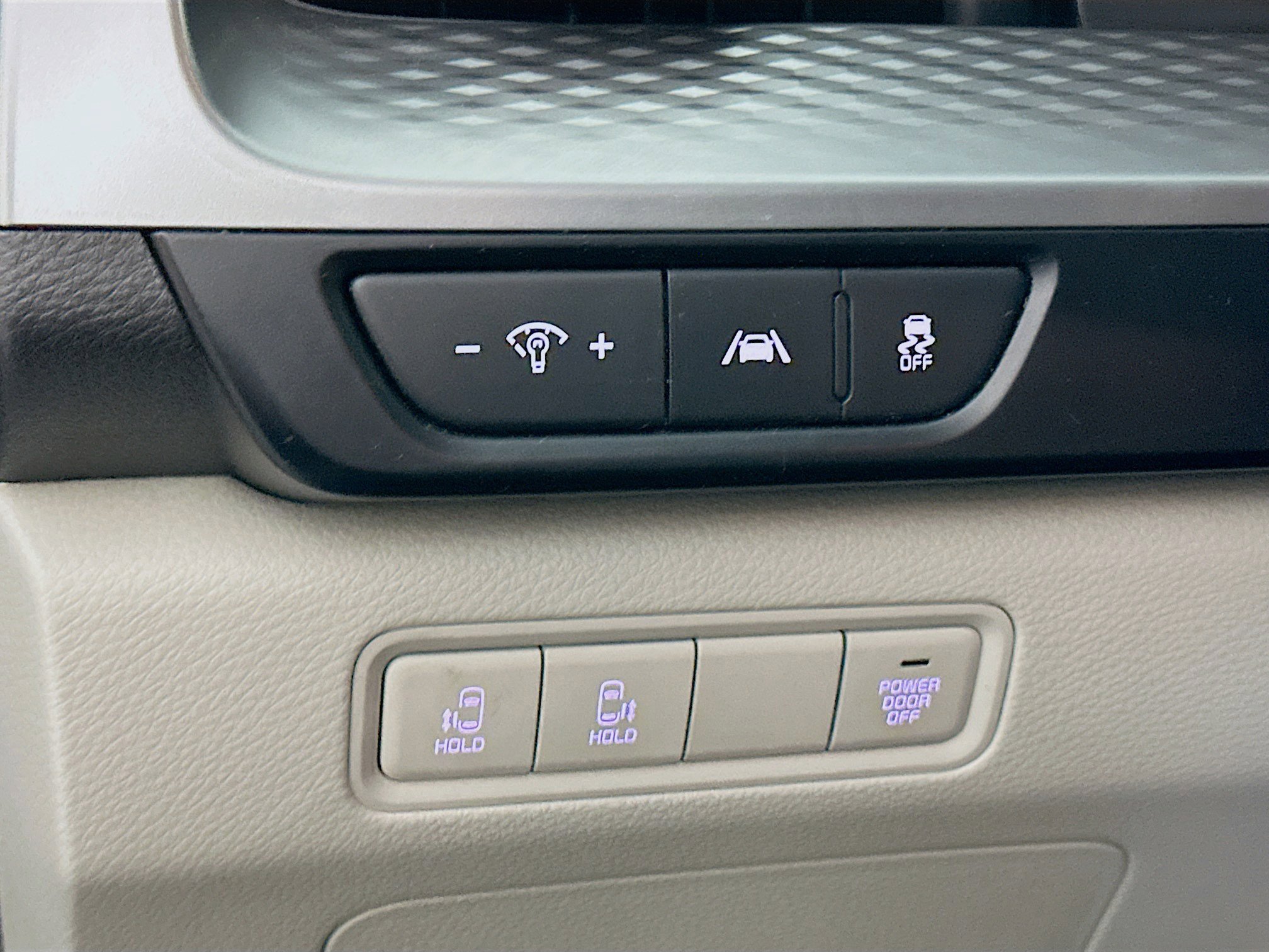 Used 2024 Kia Carnival LX image 16