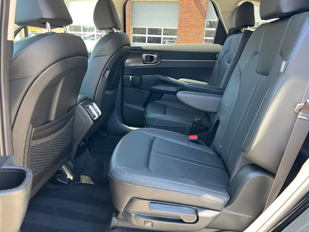 Certified 2025 Kia Sorento EX w/ Panoramic Sunroof Package image 25