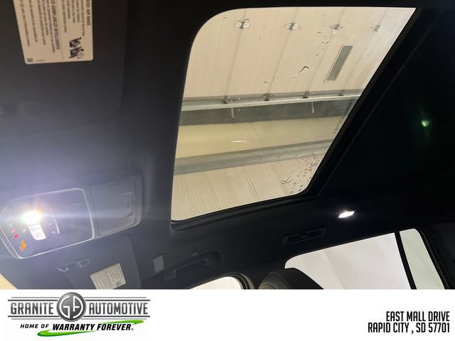 Used 2024 Chevrolet Traverse RS AWD/4WD image 17