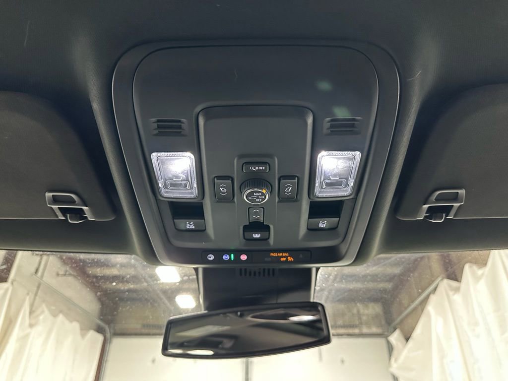 Used 2025 GMC Yukon Denali w/ Sun & Power Step Package image 34