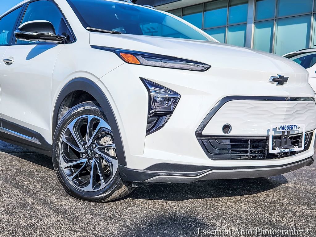 Certified 2023 Chevrolet Bolt EUV Premier w/ Sun & Sound Package FWD image 2