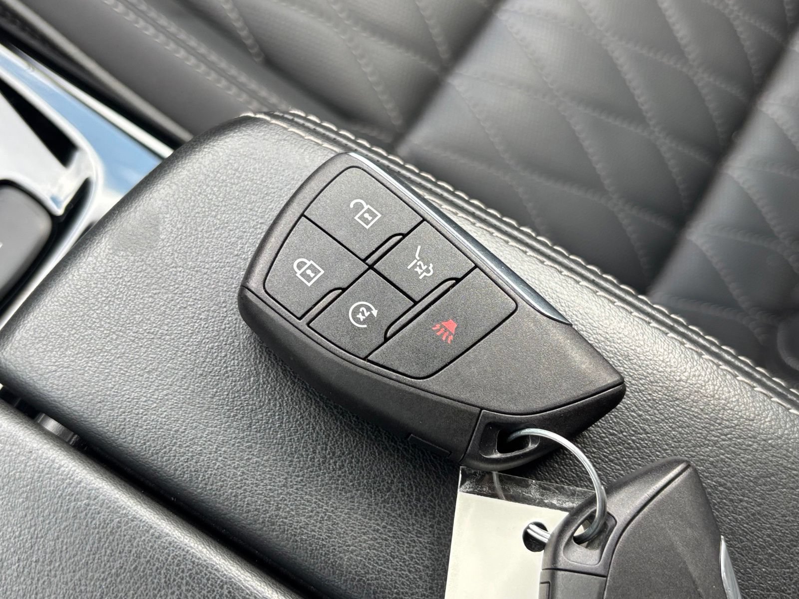 Used 2023 Buick Envision Avenir AWD/4WD image 29