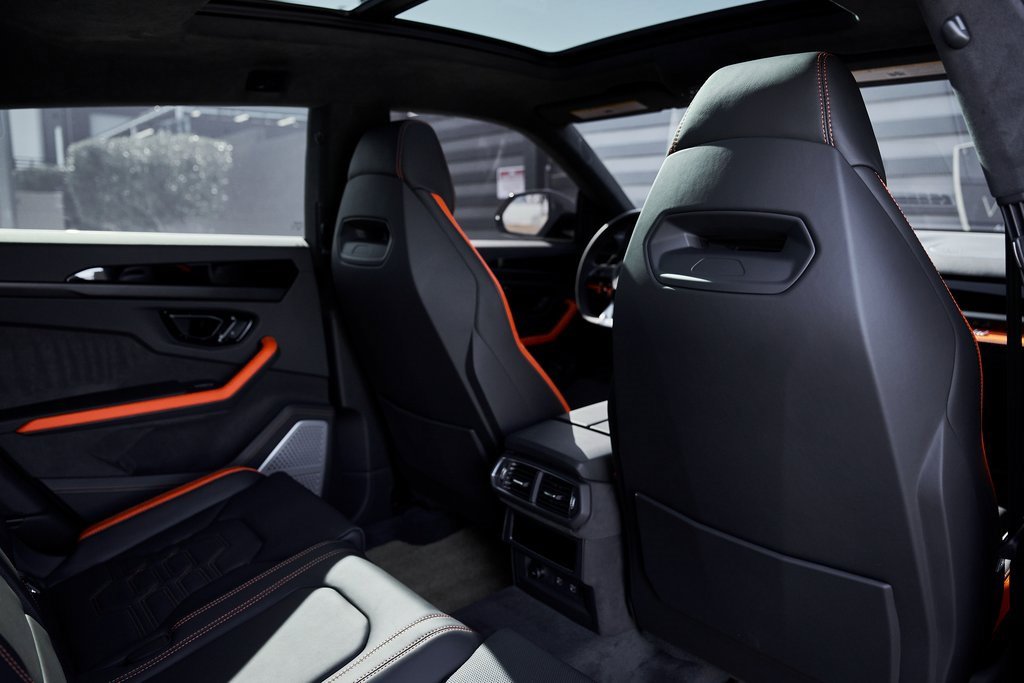 Used 2025 Lamborghini Urus SE image 42