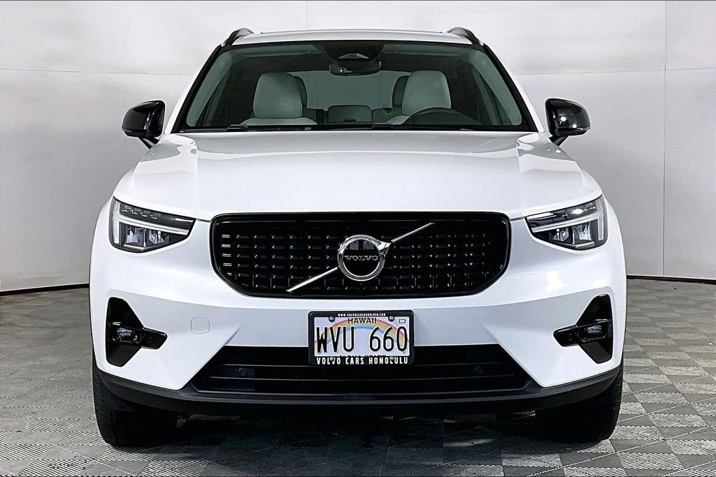 Used 2023 Volvo XC40 B5 Plus w/ Protection Package Premier AWD/4WD image 2