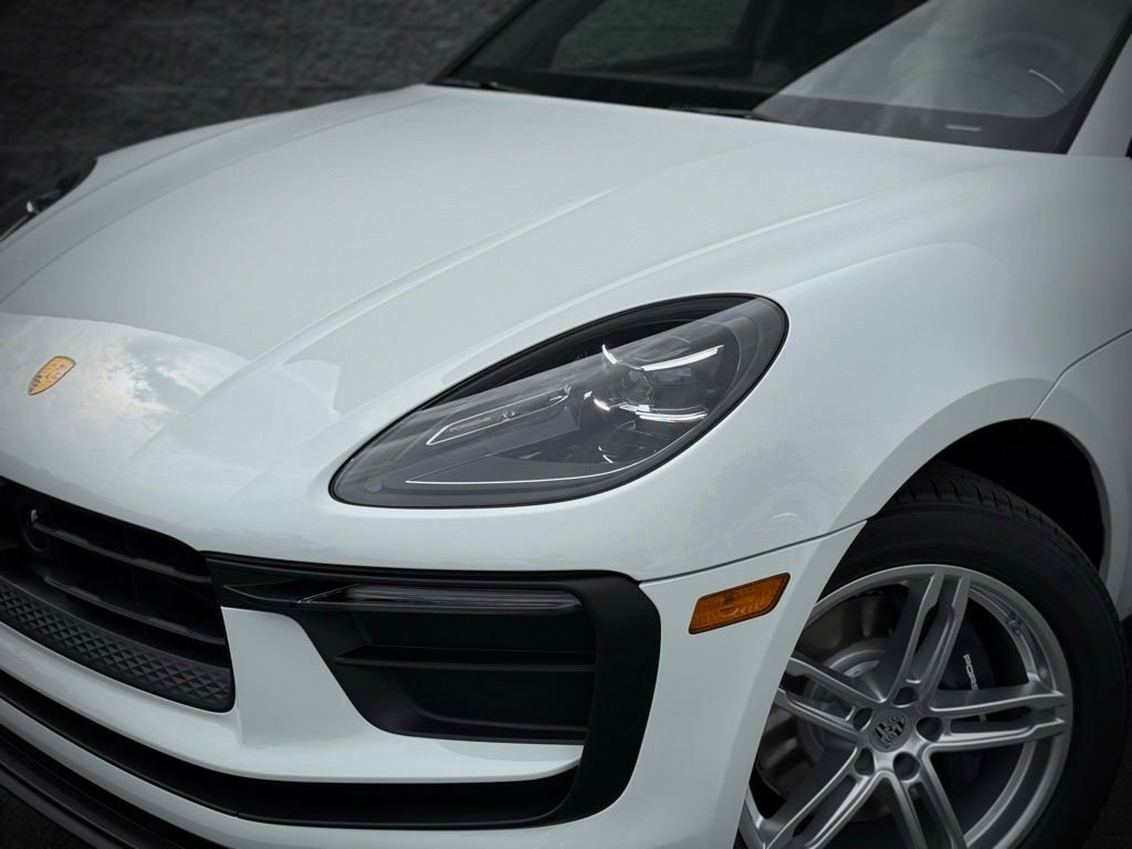 Certified 2025 Porsche Macan image 12