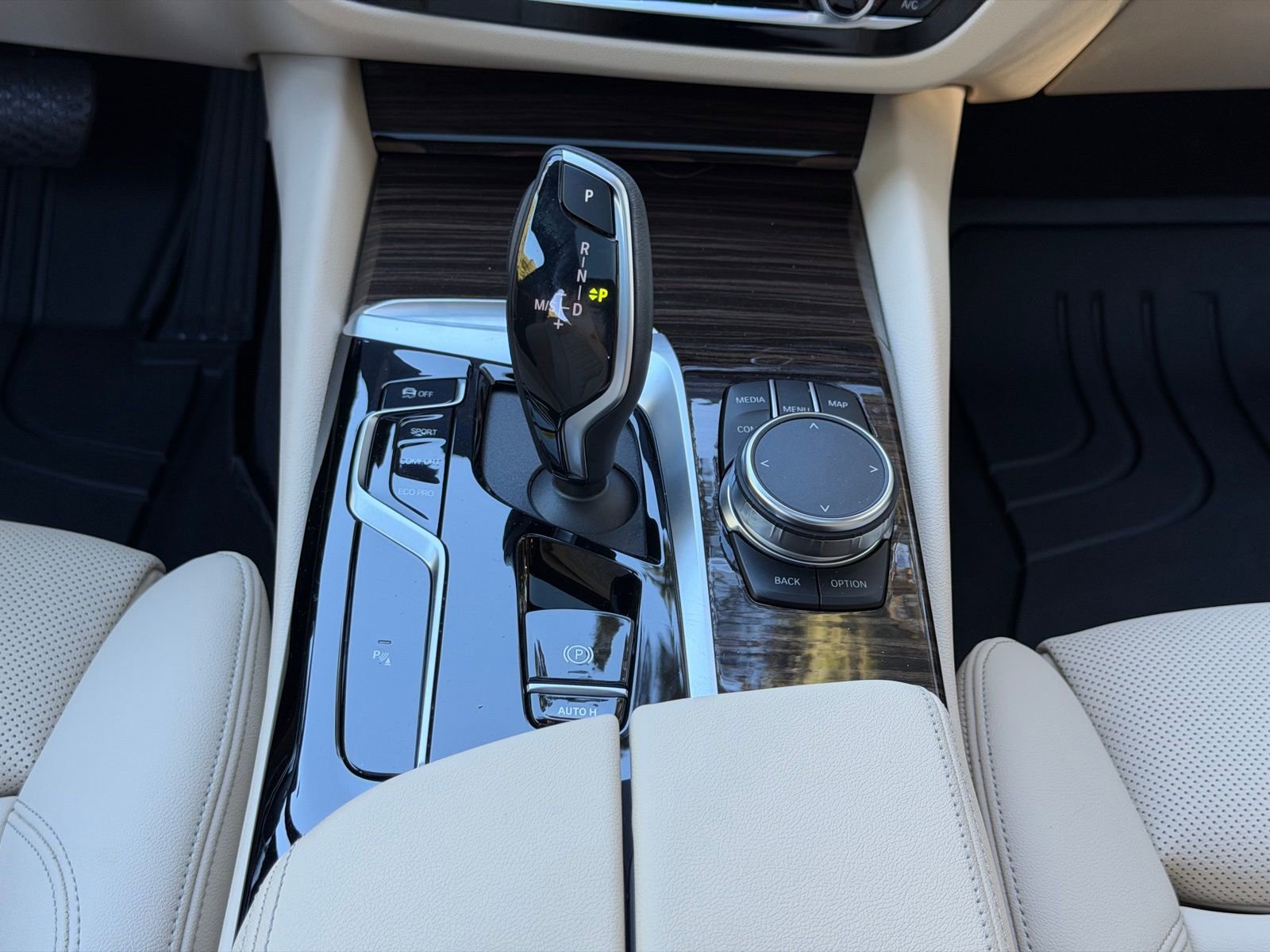 Used 2023 BMW 530i w/ Convenience Package image 25