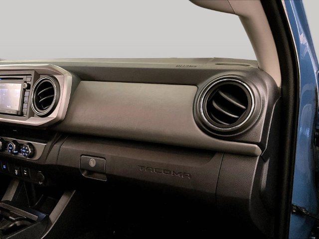 Used 2019 Toyota Tacoma SR5 AWD/4WD image 16