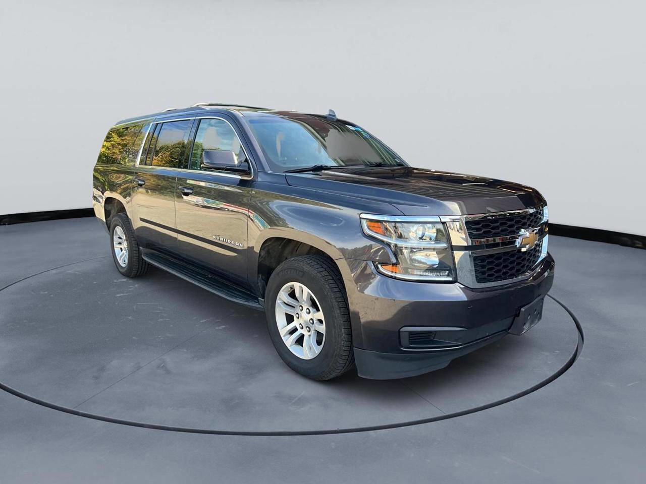 Used 2017 Chevrolet Suburban LT image 8