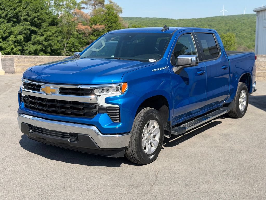 Used 2022 Chevrolet Silverado 1500 LT AWD/4WD image 1