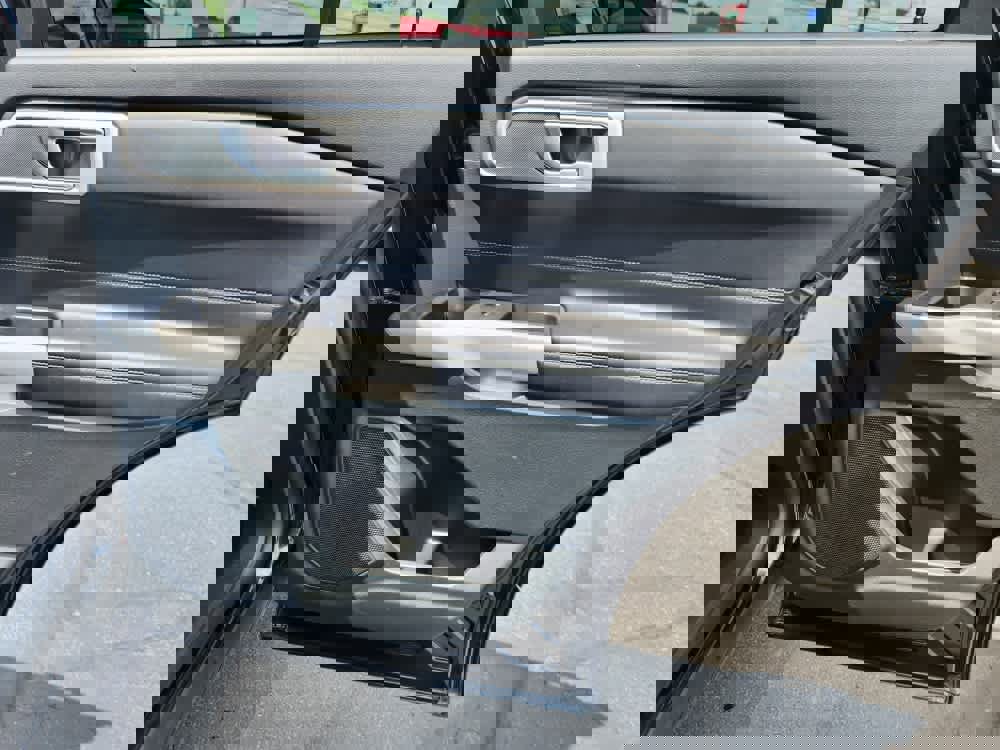 Used 2022 Ford Explorer XLT image 32