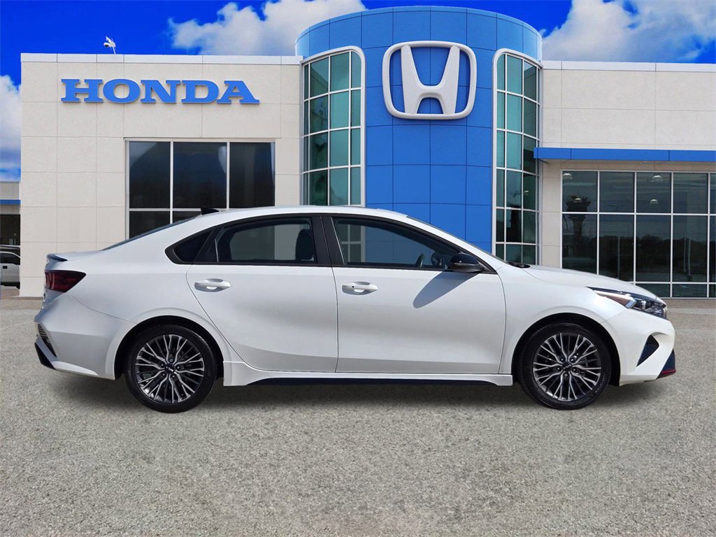 Used 2024 Kia Forte GT-Line w/ GT-Line Premium Package image 2