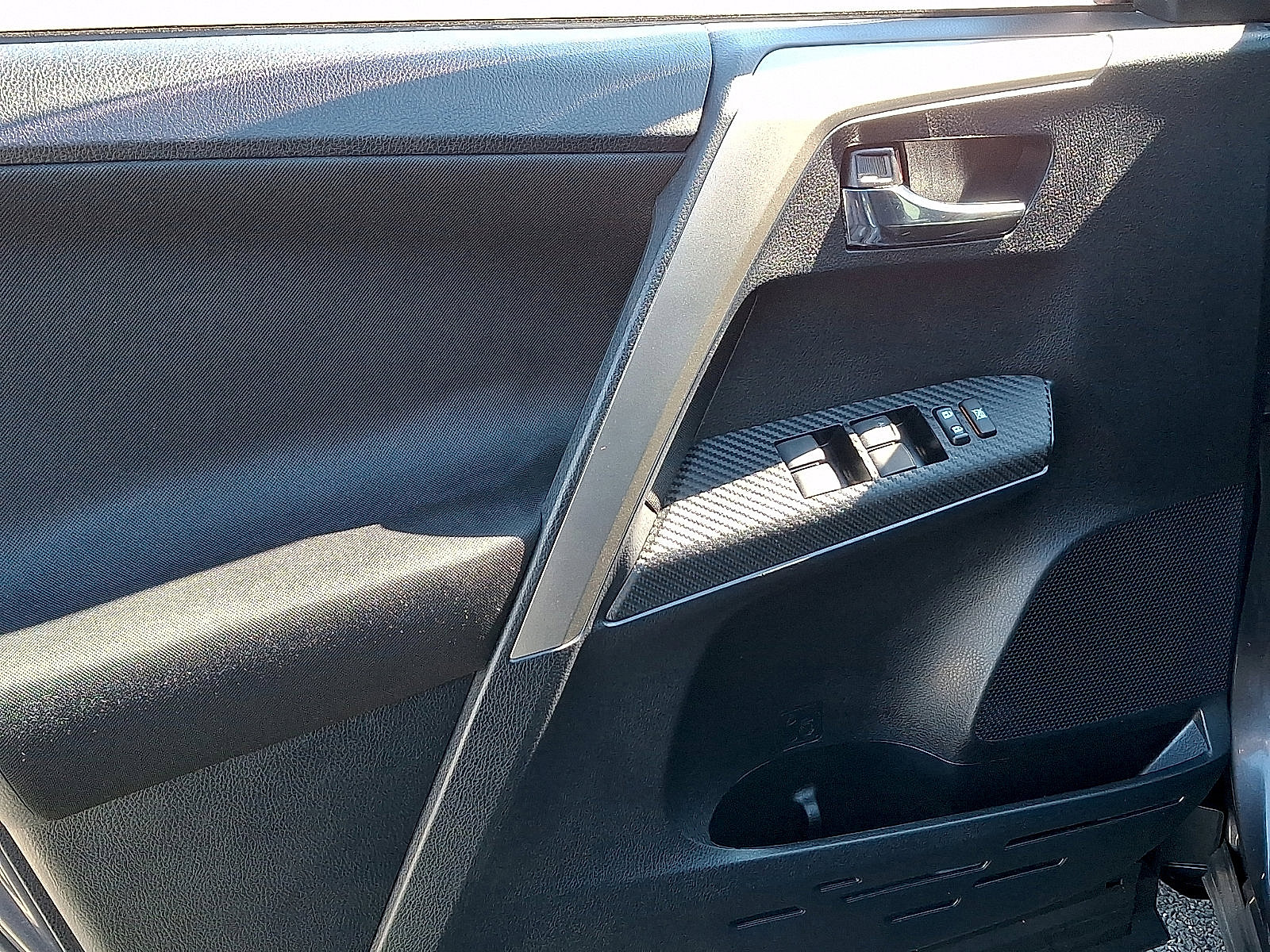 Used 2014 Toyota RAV4 XLE image 12