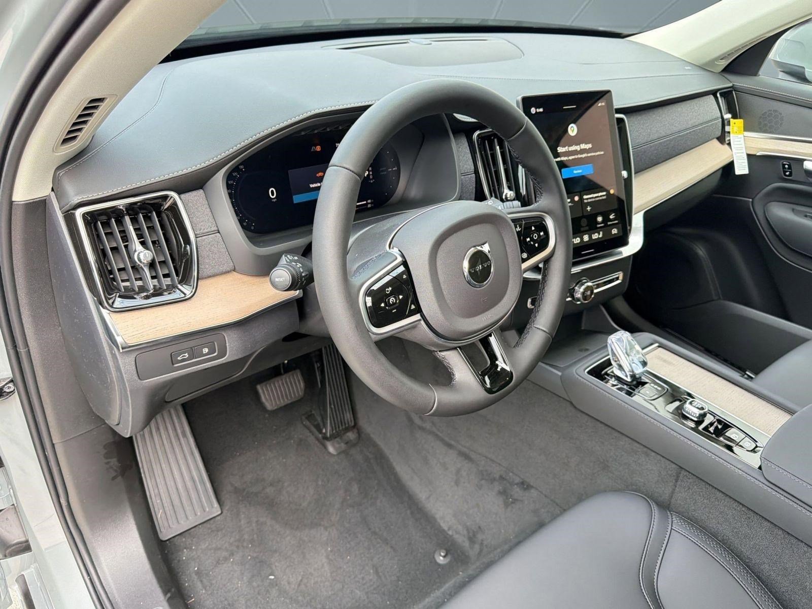 New 2026 Volvo XC90 T8 Plus w/ Protection Package AWD/4WD image 4