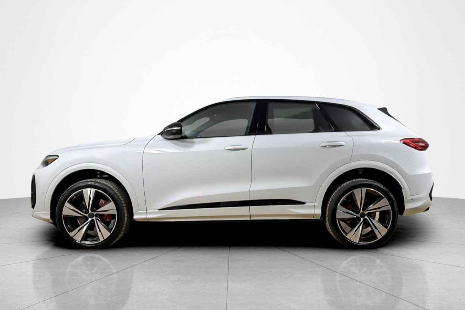 New 2026 Audi SQ5 Premium Plus AWD/4WD image 2