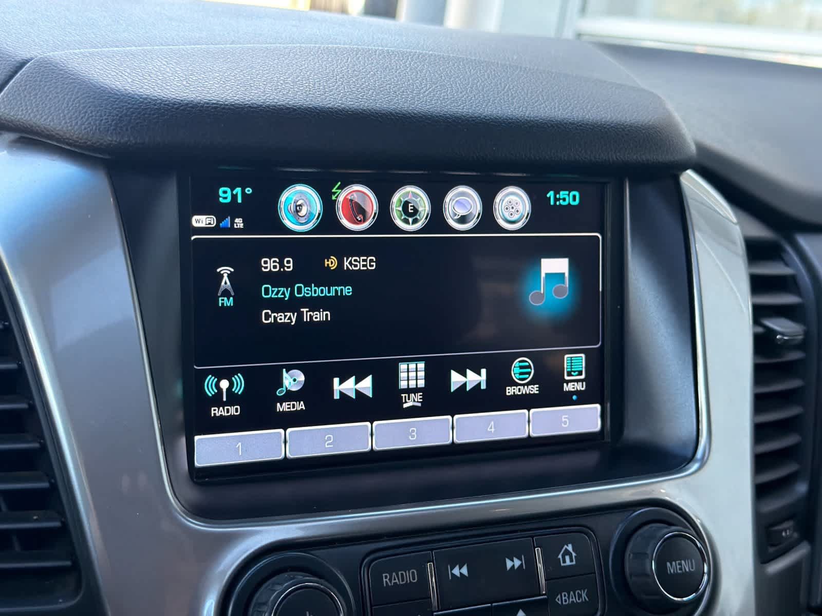 Used 2019 Chevrolet Suburban Premier AWD/4WD image 21