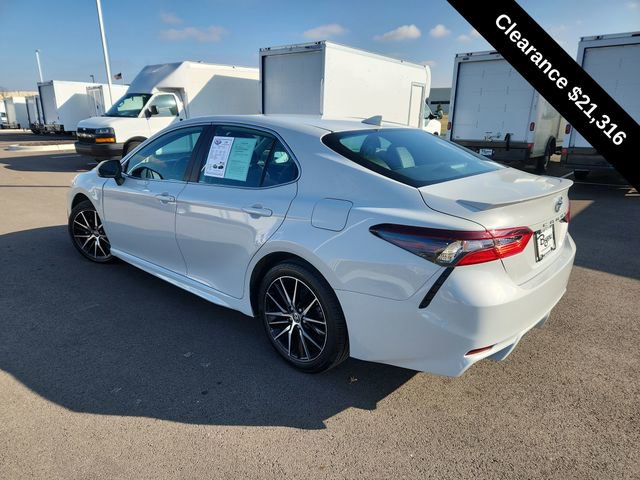 Used 2023 Toyota Camry SE image 5
