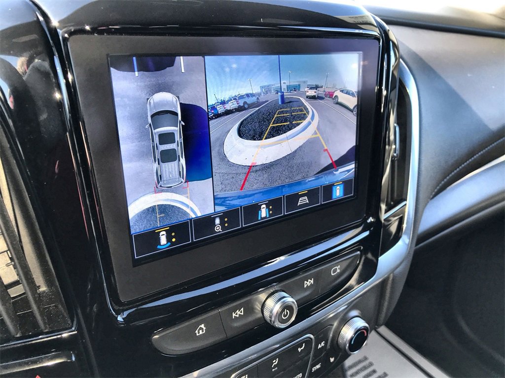 Used 2023 Chevrolet Traverse LT w/ Rear Camera Mirror Package image 17