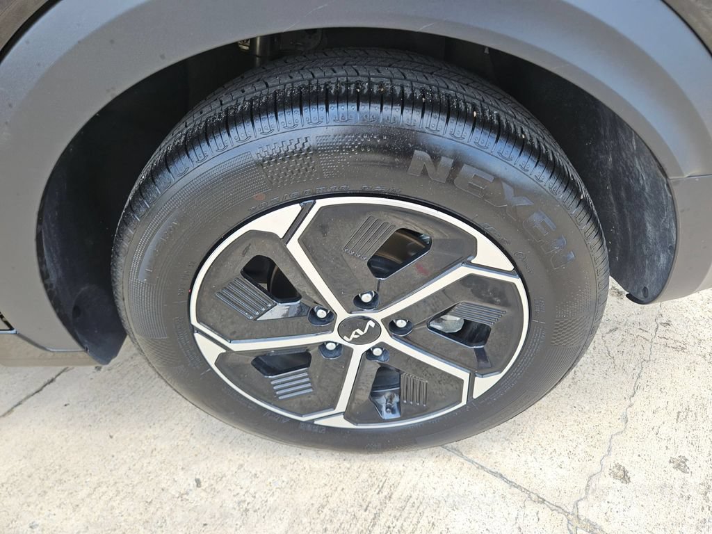 Used 2025 Kia Niro LX FWD image 25