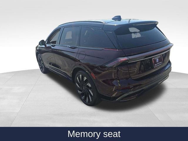 Used 2025 Lincoln Nautilus Reserve image 10