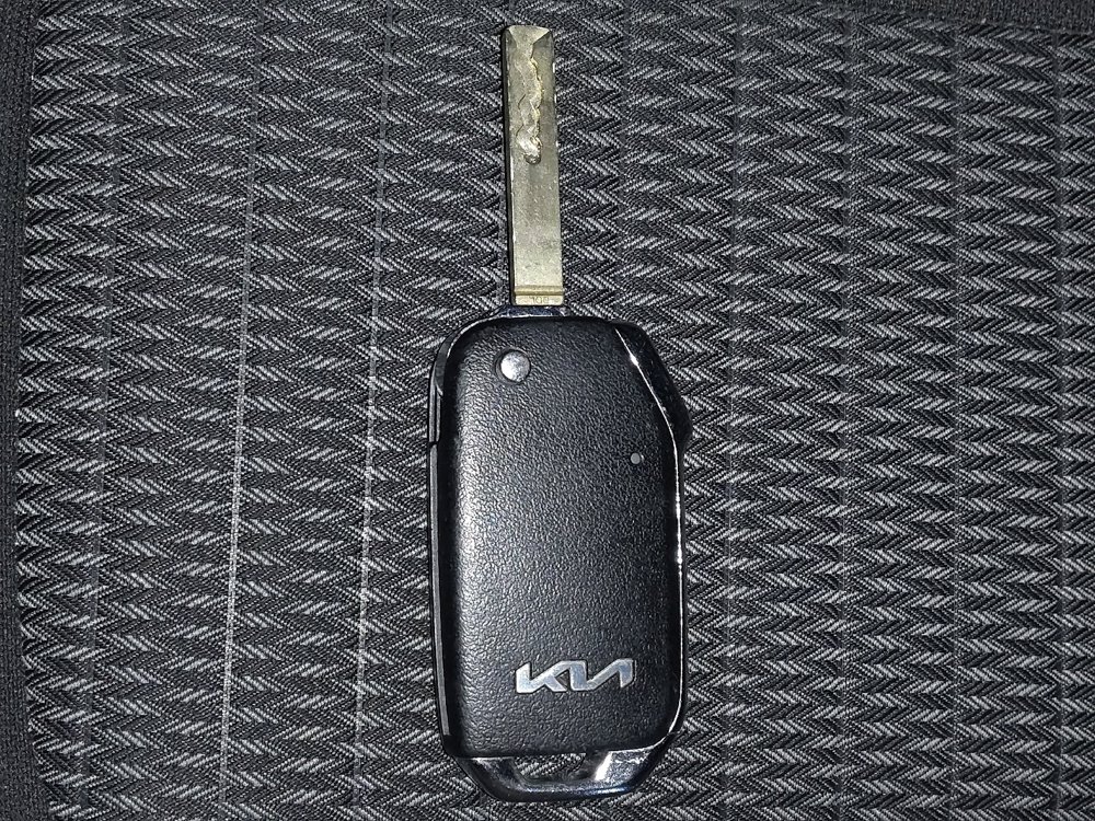 Used 2023 Kia Sorento LX image 32