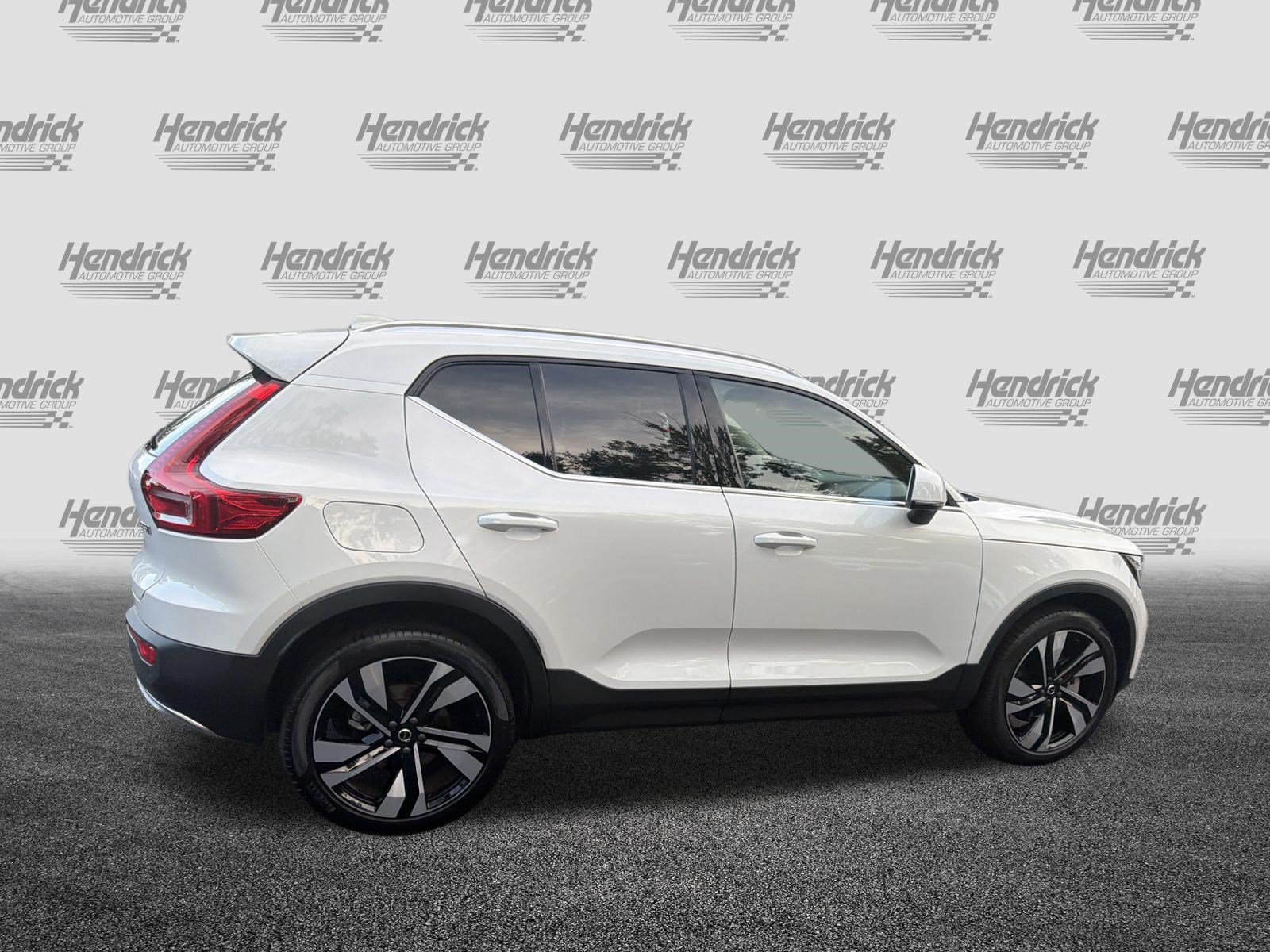 Certified 2024 Volvo XC40 B5 Plus AWD/4WD image 11