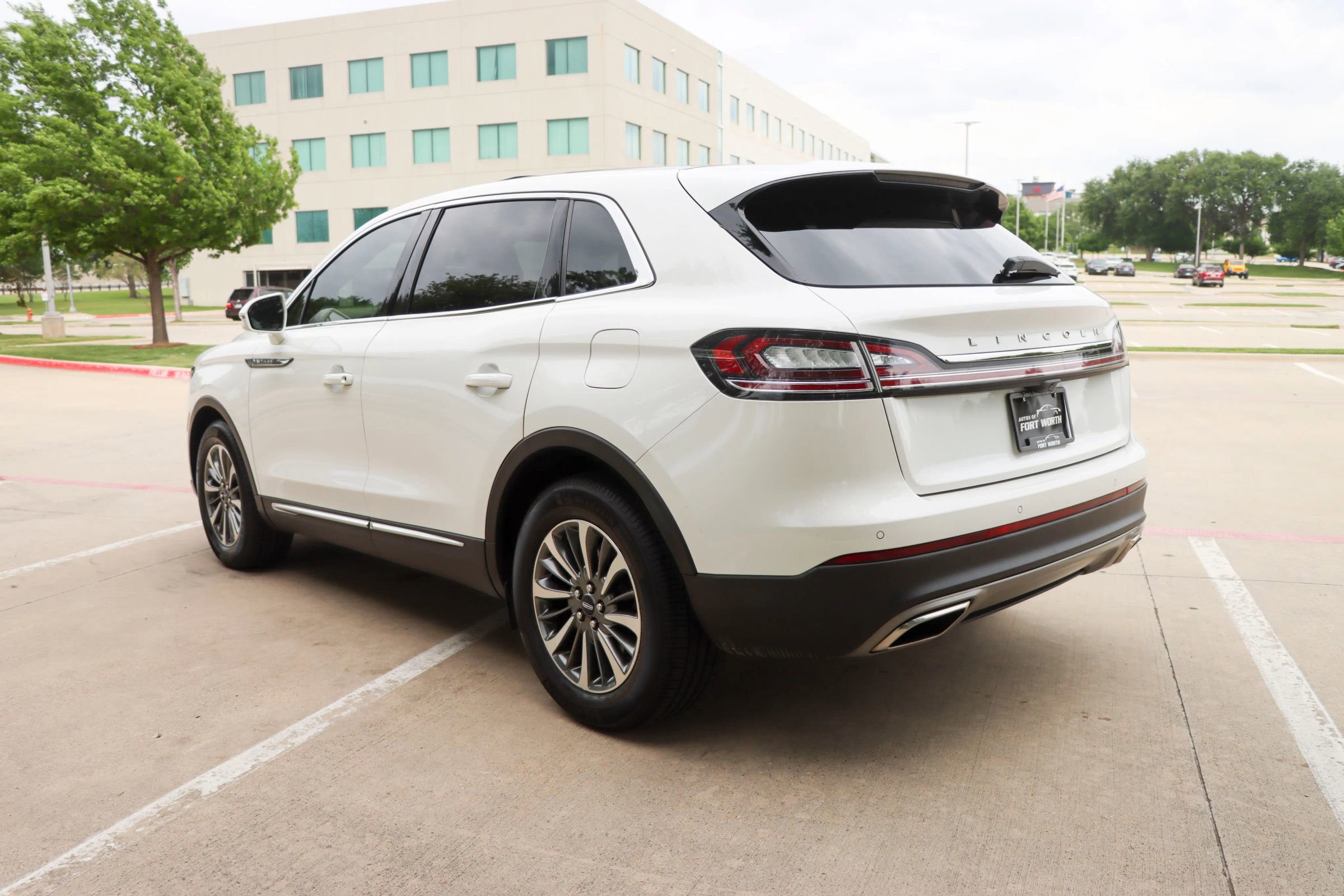 Used 2021 Lincoln Nautilus Reserve w/ Cargo Utility Package FWD image 5