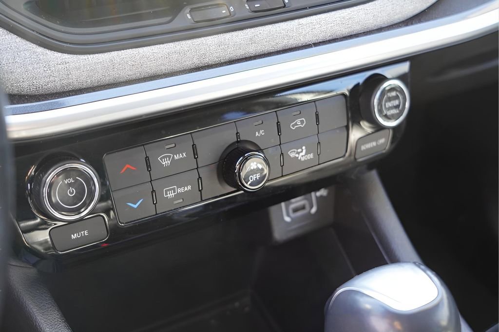 Used 2022 Jeep Compass Latitude image 25