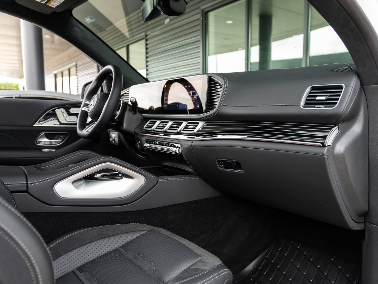 Used 2025 Mercedes-Benz GLS 63 AMG 4MATIC image 43